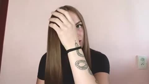 Snapshot of camiegrix chatting on 06-23-26, 11:41 Lizz online show from 06-23-26, 11:41
