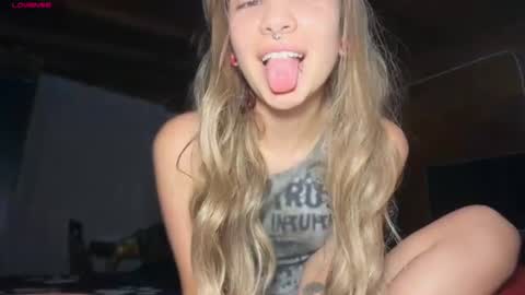 Snapshot of camii19y chatting on 06-11-26, 12:32 camii19y online show from 06-11-26, 12:32