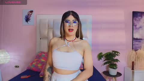 Snapshot of camii_raux chatting on 12-04-25, 04:00 CA M I online show from 12-04-25, 04:00