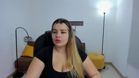 Camila online show from 02-10-25, 04:19