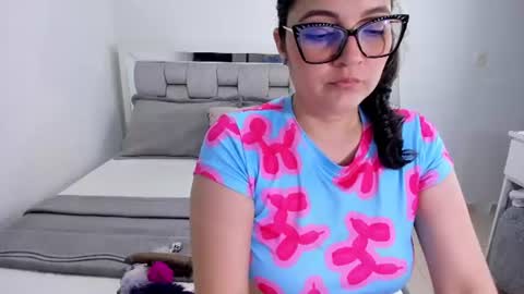 Snapshot of camila_buitrago chatting on 07-25-26, 01:15 Camila buitrago online show from 07-25-26, 01:15