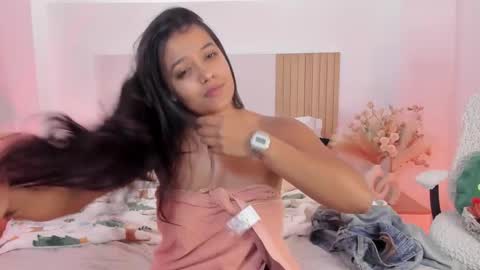 camila_bustamante_ online show from 12-17-25, 10:38