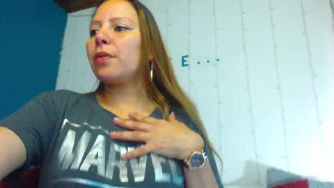 Snapshot of camila_delarosa chatting on 01-14-25, 01:06 camila online show from 01-14-25, 01:06