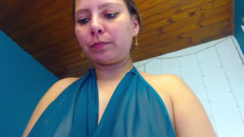 Snapshot of camila_delarosa chatting on 01-21-25, 04:27 camila online show from 01-21-25, 04:27