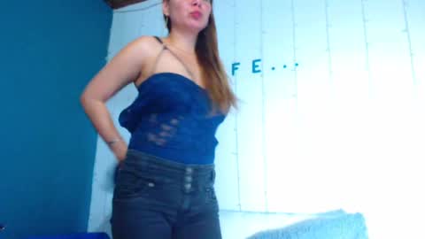 Snapshot of camila_delarosa chatting on 01-28-25, 01:05 camila online show from 01-28-25, 01:05