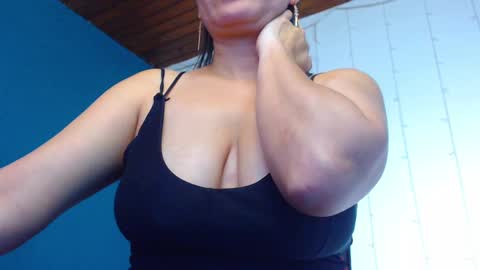 Snapshot of camila_delarosa chatting on 01-31-25, 03:22 camila online show from 01-31-25, 03:22