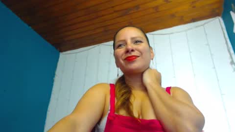 Snapshot of camila_delarosa chatting on 02-05-25, 01:00 camila online show from 02-05-25, 01:00