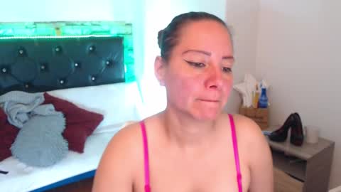 Snapshot of camila_delarosa chatting on 09-10-25, 05:35 camila online show from 09-10-25, 05:35