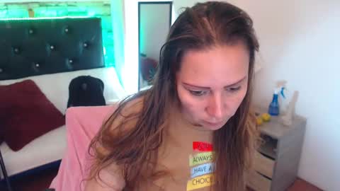 Snapshot of camila_delarosa chatting on 09-17-25, 04:52 camila online show from 09-17-25, 04:52