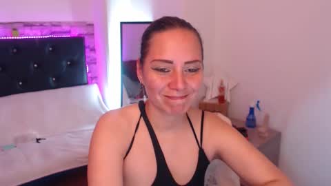 Snapshot of camila_delarosa chatting on 09-18-25, 04:20 camila online show from 09-18-25, 04:20