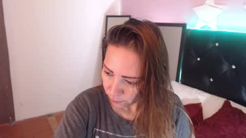 Snapshot of camila_delarosa chatting on 10-18-25, 12:28 camila online show from 10-18-25, 12:28