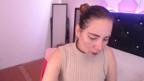 Snapshot of camila_delarosa chatting on 10-24-25, 04:14 camila online show from 10-24-25, 04:14