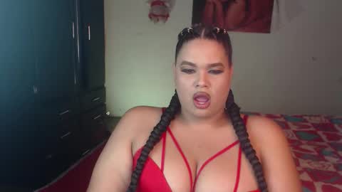 Snapshot of camila_fuenmayor chatting on 10-16-25, 04:35 online show from 10-16-25, 04:35