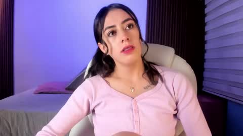 camila_martinez9 online show from 04-23-26, 11:31