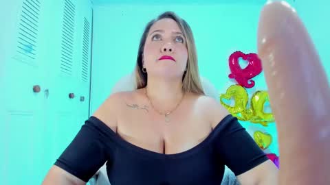 Snapshot of camilaa_foxxx chatting on 02-15-25, 10:10 camilaa foxxx online show from 02-15-25, 10:10