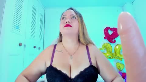 Snapshot of camilaa_foxxx chatting on 02-16-25, 06:10 camilaa foxxx online show from 02-16-25, 06:10