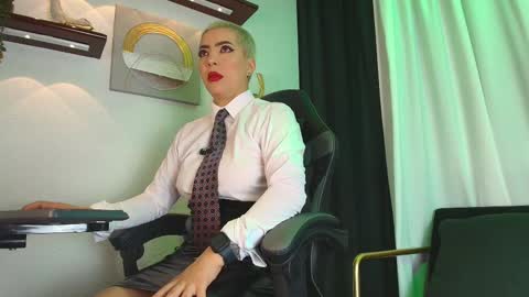 Snapshot of camilaachain chatting on 10-18-25, 05:43 online show from 10-18-25, 05:43