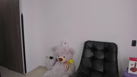 Snapshot of camilabliss chatting on 12-04-25, 08:06 Camila online show from 12-04-25, 08:06