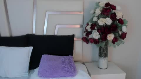 Snapshot of camilasofiia chatting on 12-19-24, 06:01 Camila online show from 12-19-24, 06:01