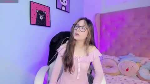 Snapshot of camille_eyes chatting on 09-30-25, 12:32 camille online show from 09-30-25, 12:32