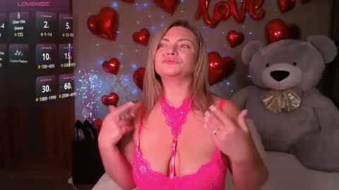 Snapshot of camille_game chatting on 07-18-26, 01:21 Camille Game online show from 07-18-26, 01:21