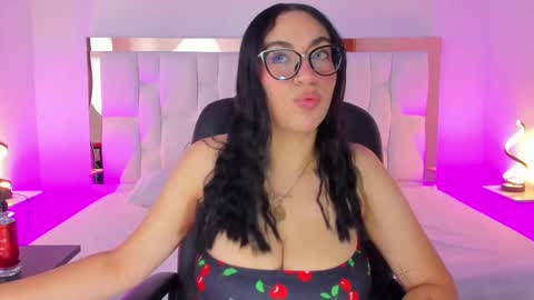 Snapshot of camille_juicy chatting on 09-11-25, 01:11 Camille online show from 09-11-25, 01:11