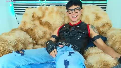 Snapshot of camilo_xcam chatting on 05-05-26, 09:56 CAMILO online show from 05-05-26, 09:56
