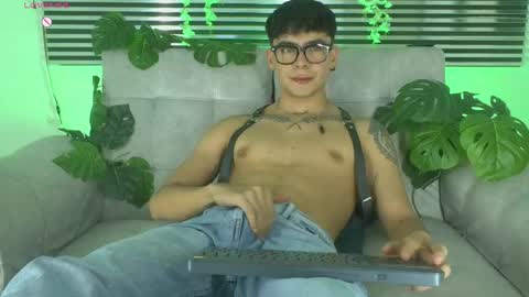 Snapshot of camilo_xcam chatting on 05-25-26, 11:33 CAMILO online show from 05-25-26, 11:33