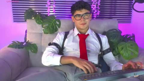 Snapshot of camilo_xcam chatting on 06-06-26, 09:41 CAMILO online show from 06-06-26, 09:41
