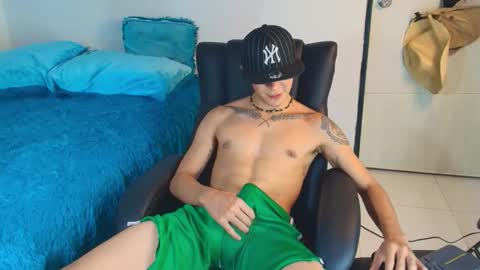 Snapshot of camilo_xcam chatting on 06-07-26, 08:45 CAMILO online show from 06-07-26, 08:45