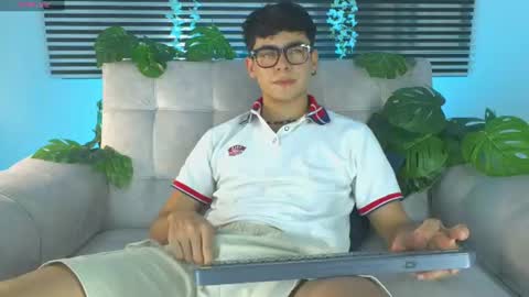 Snapshot of camilo_xcam chatting on 06-11-26, 09:35 CAMILO online show from 06-11-26, 09:35