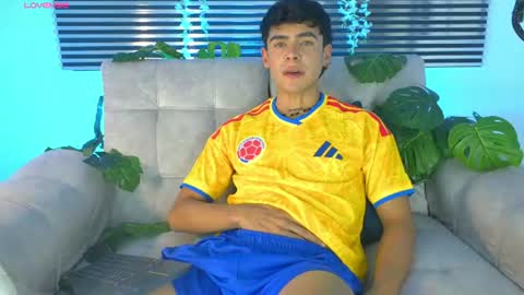 Snapshot of camilo_xcam chatting on 06-17-26, 08:32 CAMILO online show from 06-17-26, 08:32