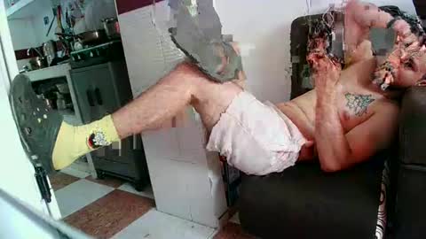 Snapshot of camiloex chatting on 12-19-24, 07:18 Camilo online show from 12-19-24, 07:18