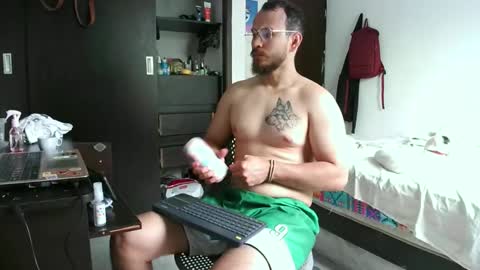 Snapshot of camiloex chatting on 01-11-25, 06:54 Camilo online show from 01-11-25, 06:54