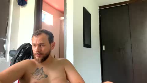 Snapshot of camiloex chatting on 02-03-25, 07:00 Camilo online show from 02-03-25, 07:00