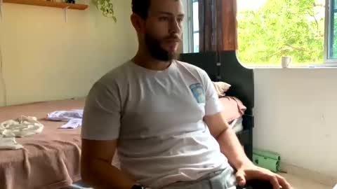 Snapshot of camiloex chatting on 02-06-25, 09:38 Camilo online show from 02-06-25, 09:38