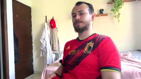 Snapshot of camiloex chatting on 02-08-25, 09:25 Camilo online show from 02-08-25, 09:25