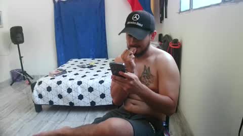 Snapshot of camiloex chatting on 02-19-25, 06:54 Camilo online show from 02-19-25, 06:54