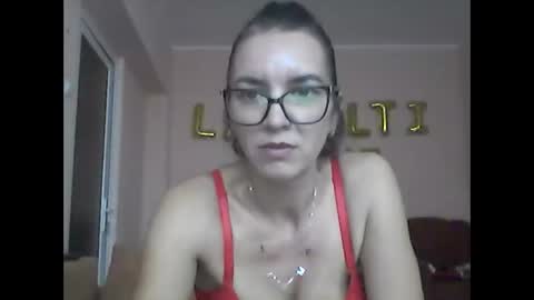 Snapshot of cammyskye chatting on 10-18-25, 01:45 Cammy online show from 10-18-25, 01:45