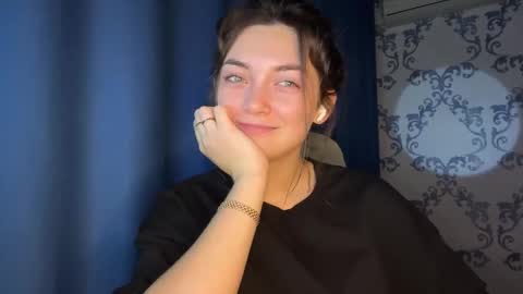 Kate online show from 11-25-25, 04:18