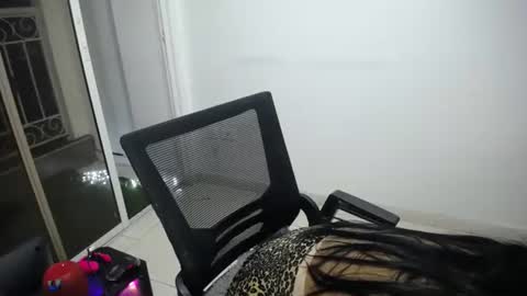 Snapshot of candacesxhot chatting on 01-24-25, 02:18 cumorsmooke online show from 01-24-25, 02:18