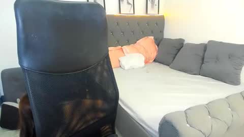 candiceferragamo online show from 02-12-26, 03:18