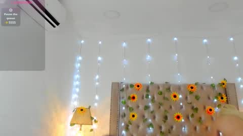 Snapshot of candiegilson__ chatting on 03-08-25, 02:40 Candie online show from 03-08-25, 02:40