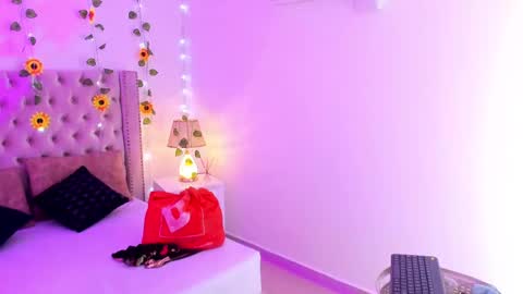 Snapshot of candiegilson__ chatting on 09-09-25, 11:43 Candie online show from 09-09-25, 11:43