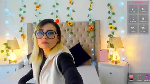 Snapshot of candiegilson__ chatting on 09-28-25, 12:43 Candie online show from 09-28-25, 12:43