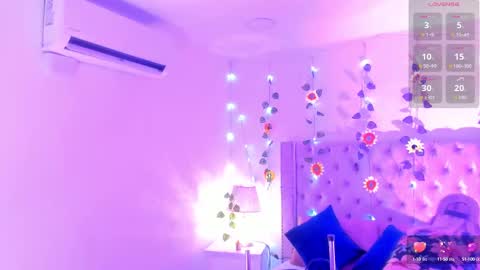 Snapshot of candiegilson__ chatting on 10-06-25, 12:46 Candie online show from 10-06-25, 12:46