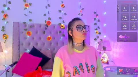 Snapshot of candiegilson__ chatting on 10-07-25, 11:29 Candie online show from 10-07-25, 11:29