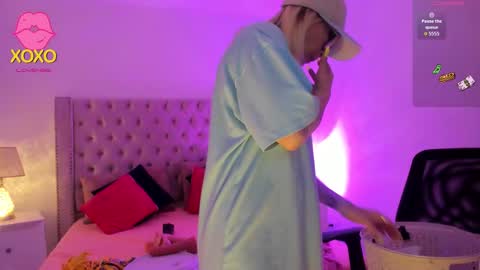 Snapshot of candiegilson__ chatting on 11-13-25, 11:31 Candie online show from 11-13-25, 11:31