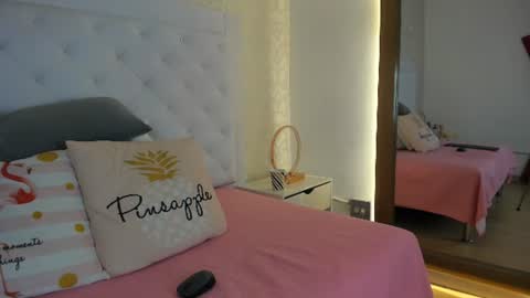 Snapshot of candy_eyes_ chatting on 07-25-26, 02:53 candy eyes online show from 07-25-26, 02:53