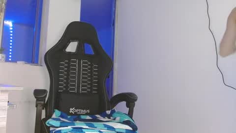 candy_giuliana21 online show from 04-23-26, 01:07